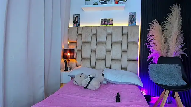 Watch little_sophie18 live on EroticFlix - High definition streams
