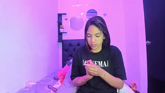 Watch sapphire_brown20 live on EroticFlix - High definition streams