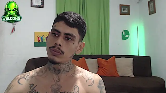 alpha_zom live cam on StripChat