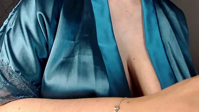 missdaniels (F milf) - oil tits