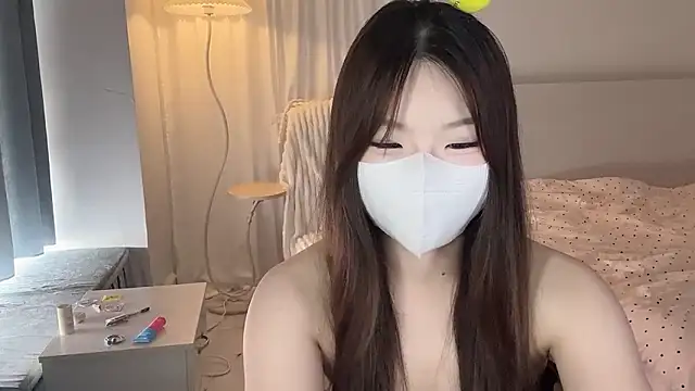 _xiaoxinxin_ (F young) - m腿+乳夹一分钟