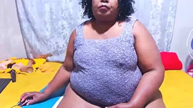 MatureBootyBabe4Uxx webcam