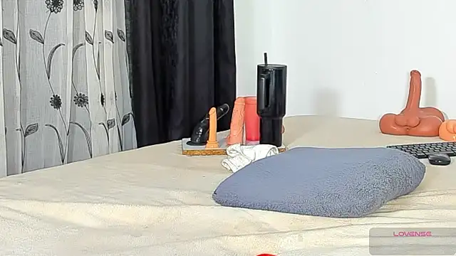 CREAMY_BUBBLEGUM webcam