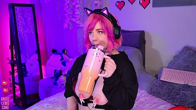 Angel-Lewd-Cake webcam