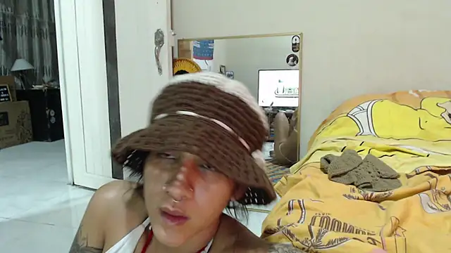 AlinaWoolf_ webcam