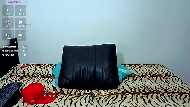 Luke_Muscle webcam