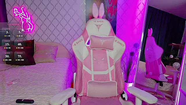 curious_lily (F young) - Show pussy up close