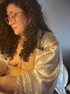 CurlyMilf_Vannexxxa webcam