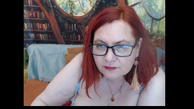 PlayfullMature webcam