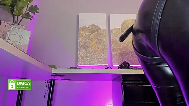 Watch karinna_gray live on EroticFlix - High definition streams