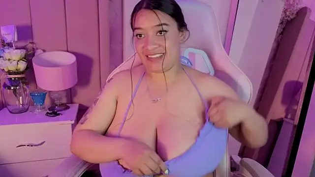 MollyBigBoobs12 webcam