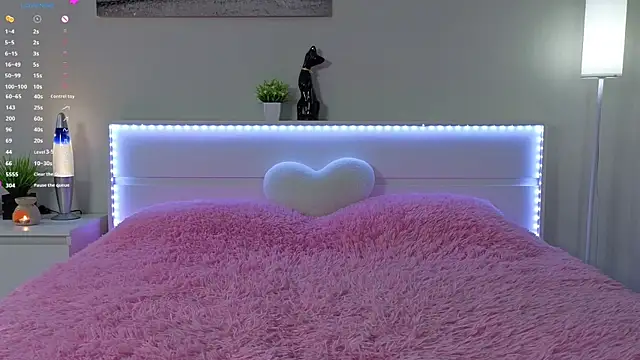 EllieDul webcam