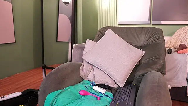 Watch mekari_fox live on EroticFlix - High definition streams