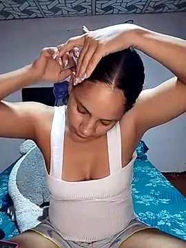 Watch cieloo_777 live on EroticFlix - High definition streams