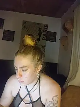 DollPhanie webcam