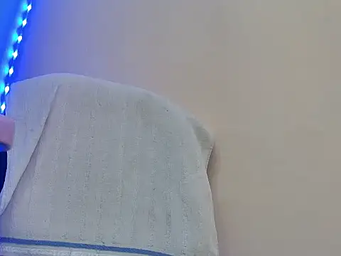 julypretty webcam