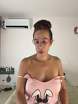 YOURSDEBORA webcam