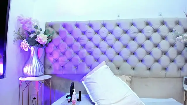 Watch LezyTompson live on EroticFlix - High definition streams