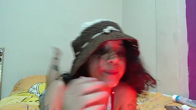 AlinaWoolf_ webcam