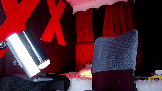 abrilbigcock - Abrilbigcock's free webcam - UK Sex Cams