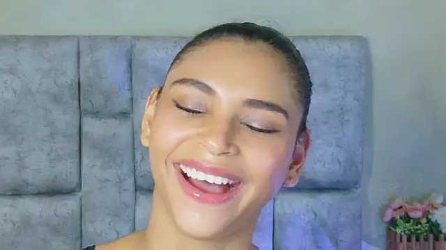 Watch ChanellSin live on EroticFlix - High definition streams