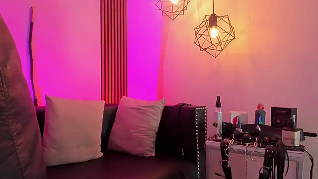Maximoking26 webcam
