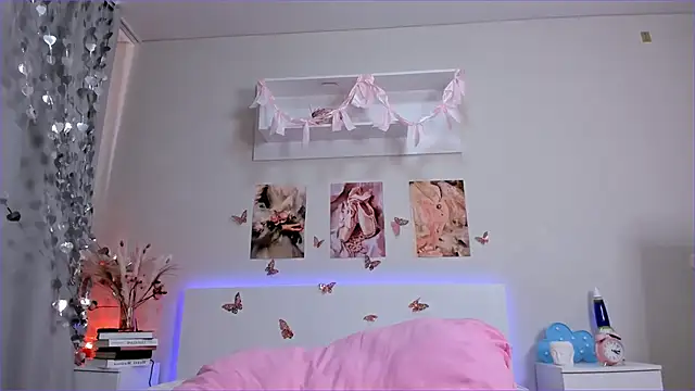 Watch Milly_Lane live on EroticFlix - High definition streams