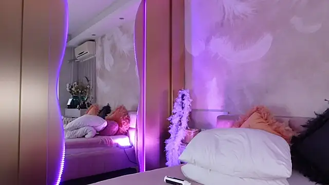 JullyBlair webcam