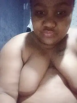ChubbyMidgetxxx19 webcam