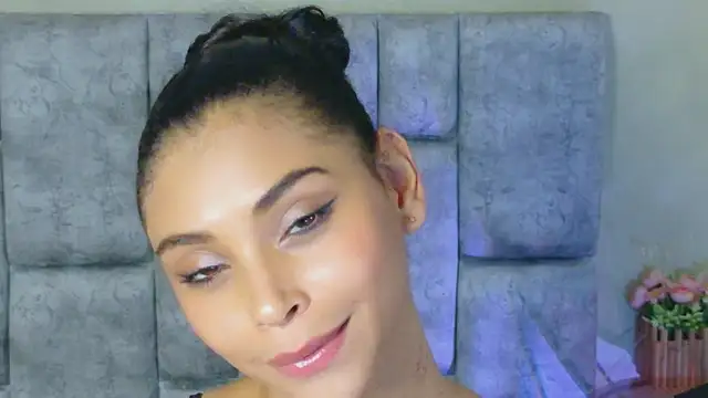 Watch ChanellSin live on EroticFlix - High definition streams