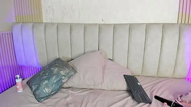 julimonroe_ - Julimonroe_'s free webcam - UK Sex Cams