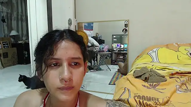 AlinaWoolf_ webcam
