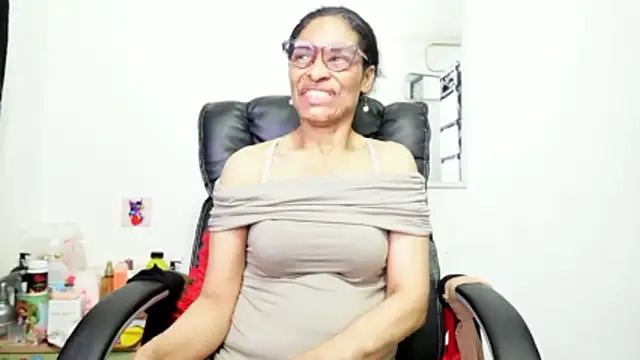 Aries_Mature webcam