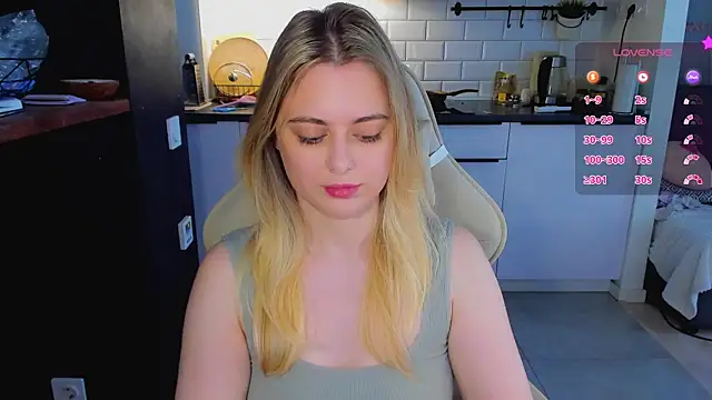 blonde_kellyy webcam