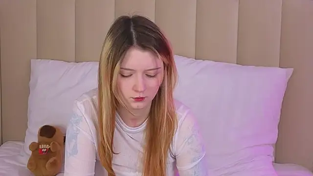 AlyssFrost webcam