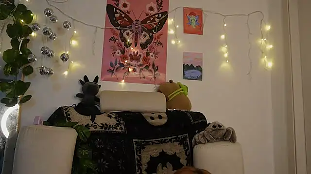 Watch ari_kat live on EroticFlix - High definition streams
