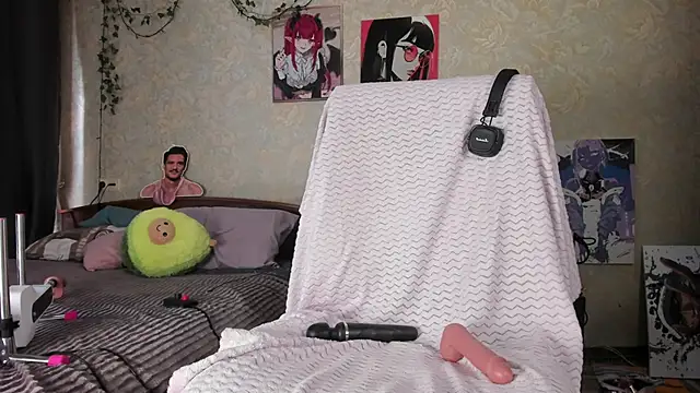 Love_is_Lola webcam