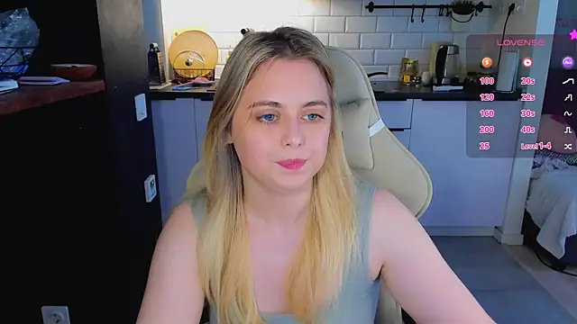 blonde_kellyy webcam