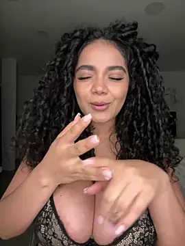 Curlyierr live cam on StripChat