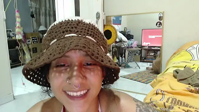 AlinaWoolf_ webcam