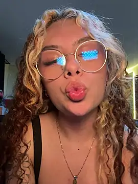 Watch Joyce-fire live on EroticFlix - High definition streams