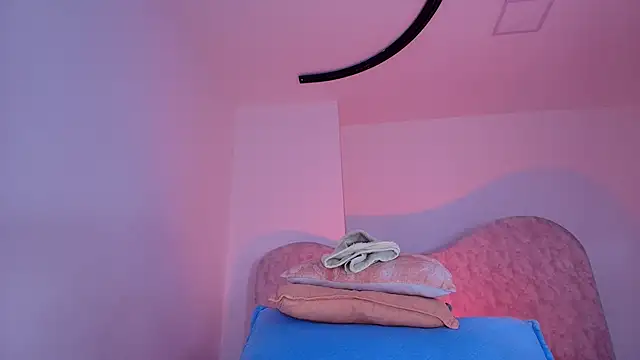 Watch naomi_kyse live on EroticFlix - High definition streams