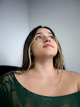 Watch Sophie_spencer1 live on EroticFlix - High definition streams