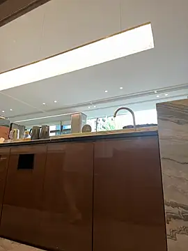 mia-77 (F young) - 狗链厕所爬一圈全裸 加小粉三分钟