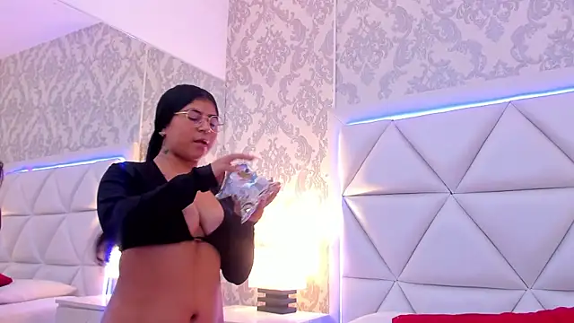 Watch ScarletJons live on EroticFlix - High definition streams