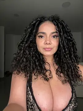curlyierr (F young) - Deep throat in Doggy style naked