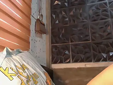urbetterhalf_sbigcock (T young) - 1st time n TRANS?nby??let me train you ;