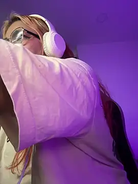 Sophia_Weest99 webcam