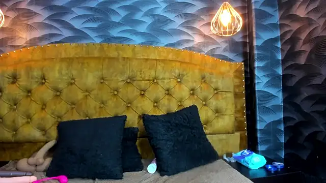 NahomiFireSex webcam