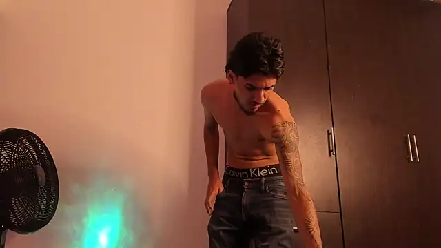 Kriss_Edwards webcam